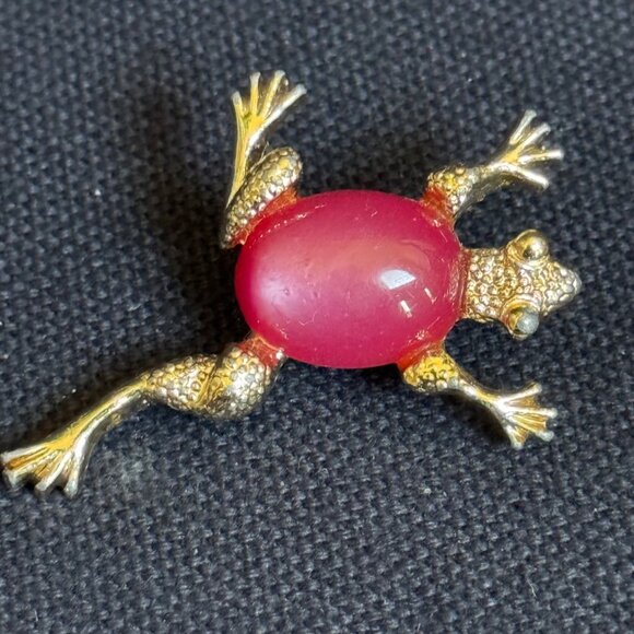 Gold-Tone Frog Brooch With Pink Stone Belly & Textured Finish - Picture 10 of 11